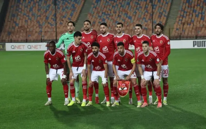 بن شرقي وديانج على دكة بدلاء الأهلي في مواجهة سموحة بالدوري المصري.